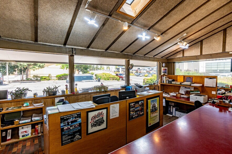 More Photos Of 2115 NE 3rd St, Bend Auto Repair For Sale