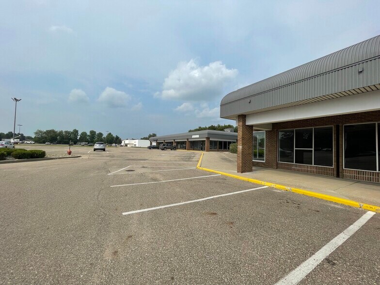 More Photos Of 111-281 US 131, Three Rivers Unknown For Lease