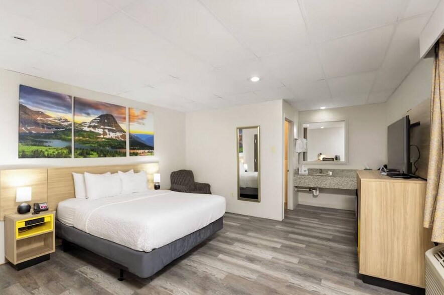 More Photos Of 109 16th St, Wheatland Hotel For Sale