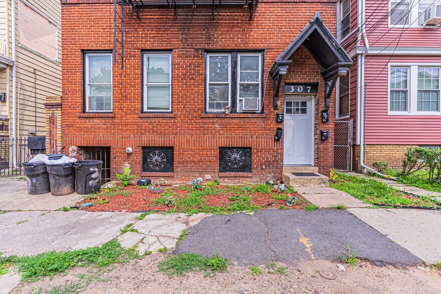 More Photos Of 307 Clinton Pl, Newark Apartments For Sale