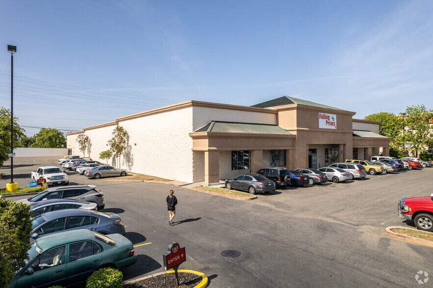 More Photos Of 2800 Power Inn Rd, Sacramento Freestanding For Lease