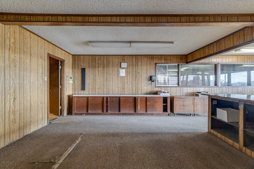 More Photos Of 1137 US-80 Hwy, Monroe Distribution For Sale