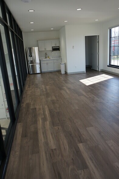 More Photos Of 402 S Elmwood Ave, Medina Freestanding For Sale