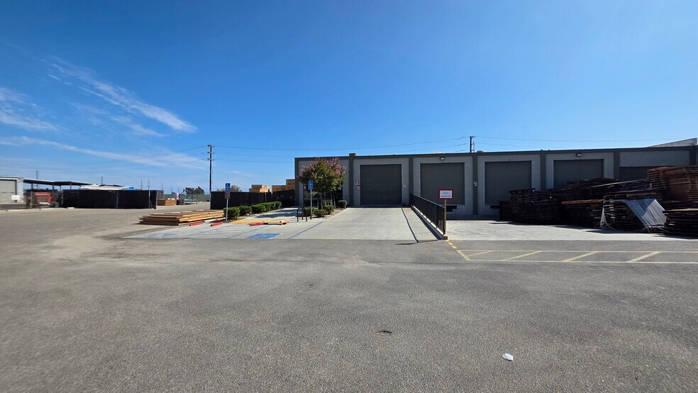 More Photos Of 3810 Transport St, Ventura Warehouse For Lease