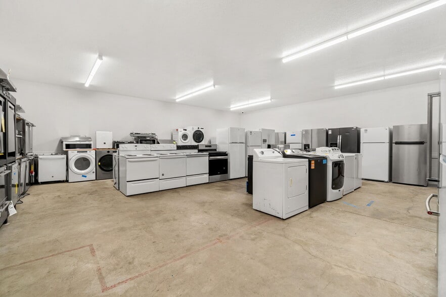 More Photos Of 341 Harris St, Eureka Storefront For Sale