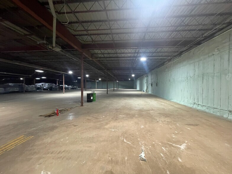 More Photos Of 2001 Elyria Ave, Lorain Warehouse For Lease