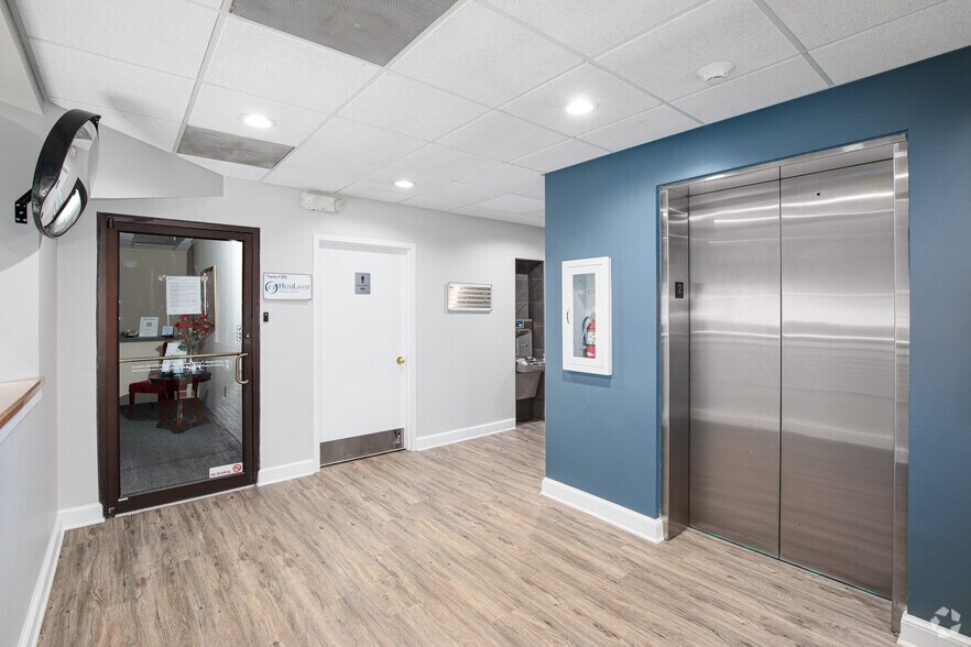 More Photos Of 22738 Maple Rd, Lexington Park Office For Lease