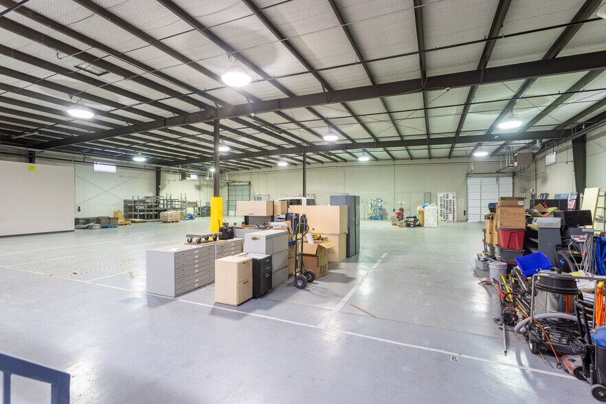 More Photos Of 10731 Gulfdale St, San Antonio Distribution For Sale