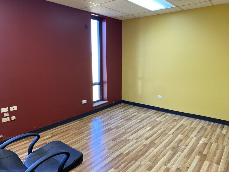 More Photos Of 18350 Kedzie Ave, Homewood Loft Creative Space For Lease