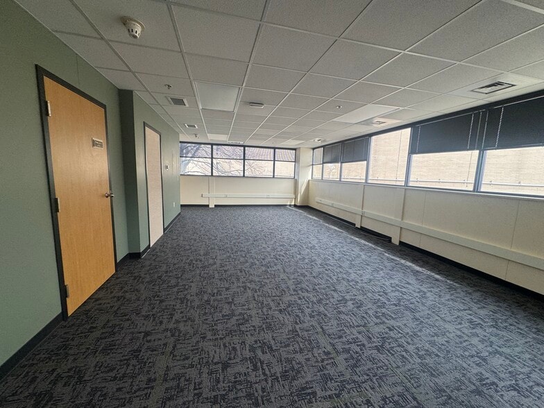 More Photos Of 2815 Pennsylvania Ave, Lansing Medical For Sale