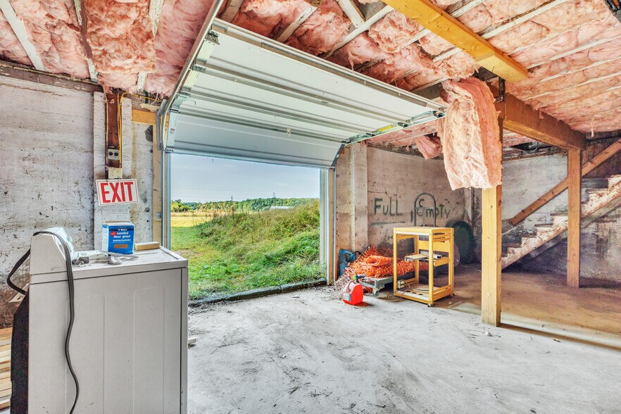 More Photos Of 203 Long Plain Rd, Whately Service For Sale