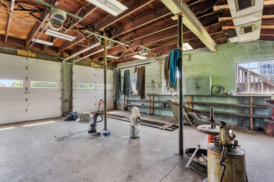 More Photos Of 993 S Hanover St, Pottstown Service For Sale