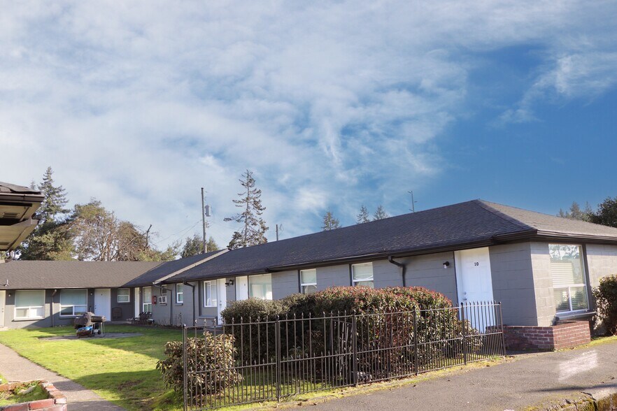 More Photos Of 8814-8815 Lochburn Ln, Lakewood Apartments For Sale