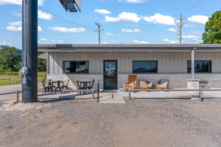 More Photos Of 15996 Highway 80, Edgewood Flex For Sale