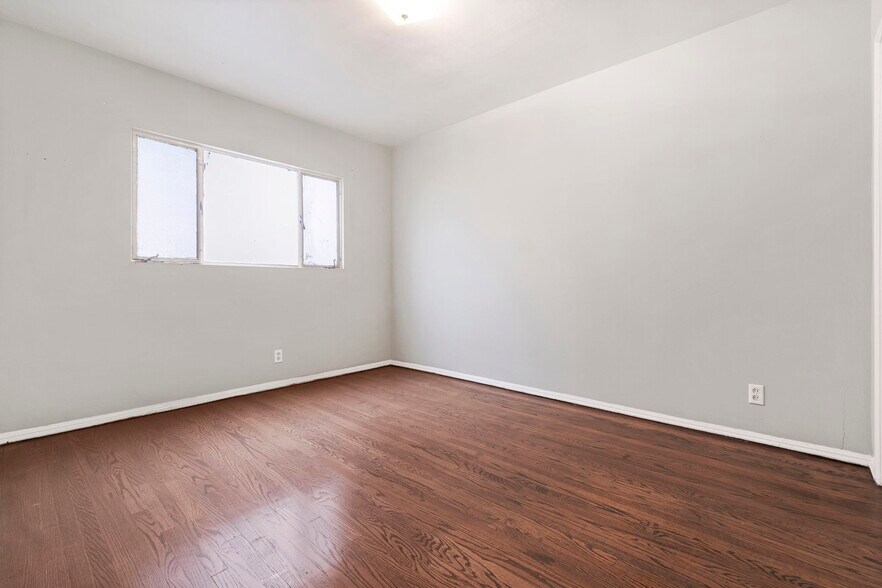 More Photos Of 1248 N Crescent Heights Blvd, West Hollywood Apartments For Sale