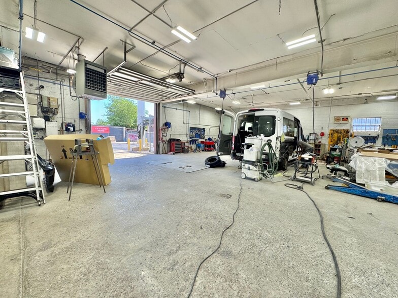 More Photos Of 14610 Guy R Brewer Blvd, Jamaica Warehouse For Sale