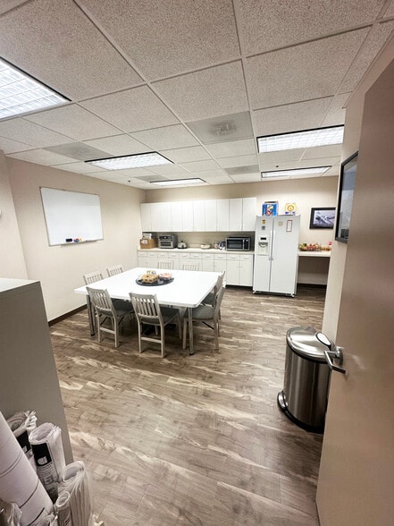 More Photos Of 21530 Blackwood Ct, Sterling Warehouse For Lease