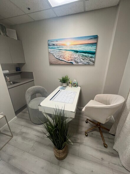 More Photos Of 1219 S East Ave, Sarasota Medical For Lease