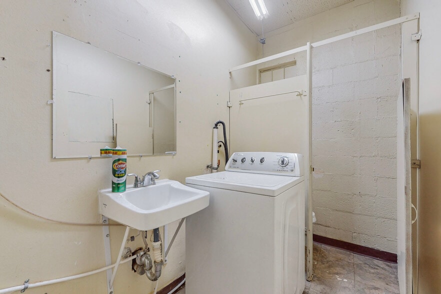 More Photos Of 1823 Commercial St NE, Albuquerque Warehouse For Sale