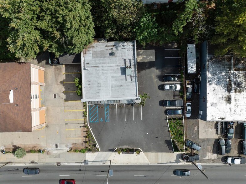 More Photos Of 746-748 Tonnele Ave, Jersey City Storefront Retail Office For Sale