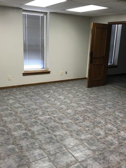More Photos Of 901 N Virginia Ave, Oklahoma City Manufacturing For Lease