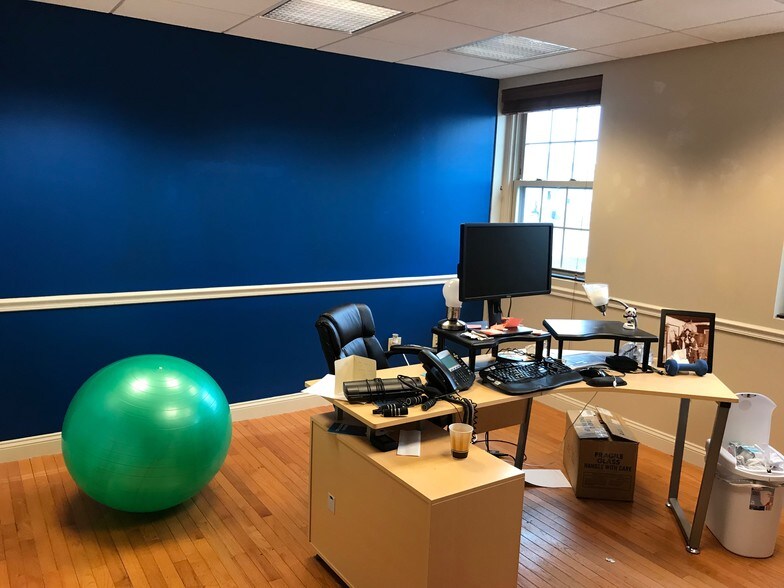 More Photos Of 960 Reservoir Ave, Cranston Office For Lease