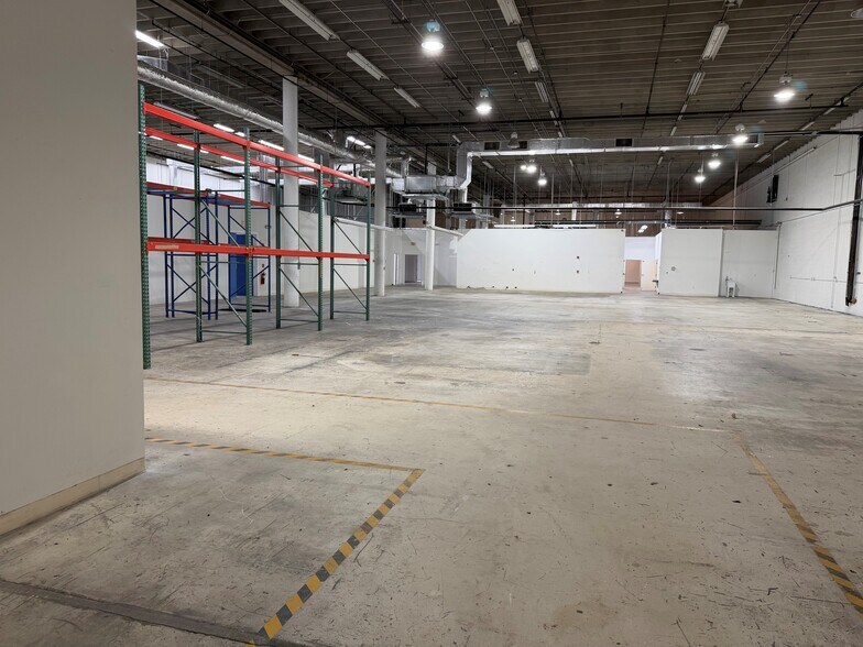 More Photos Of 150 W Yamato Rd, Boca Raton Showroom For Sale