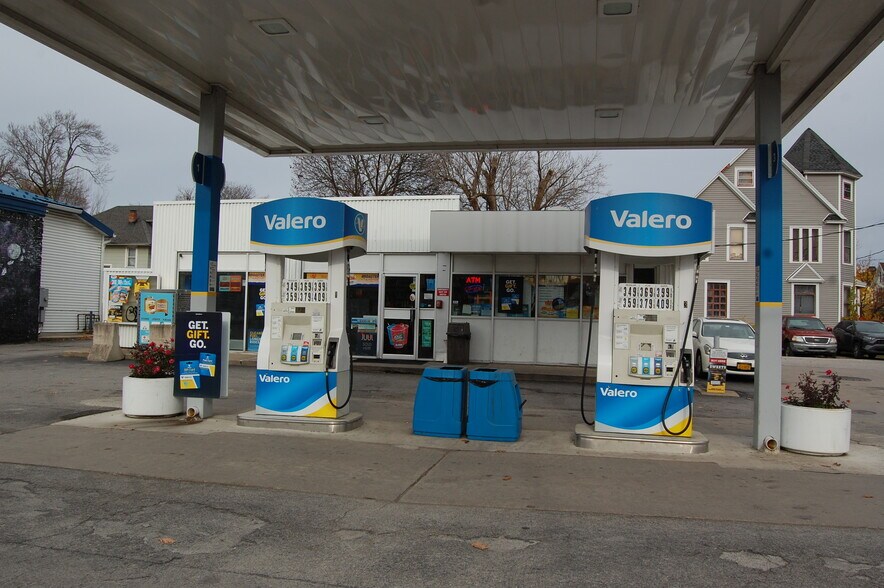 More Photos Of 100 W Main St, Batavia Convenience Store For Sale