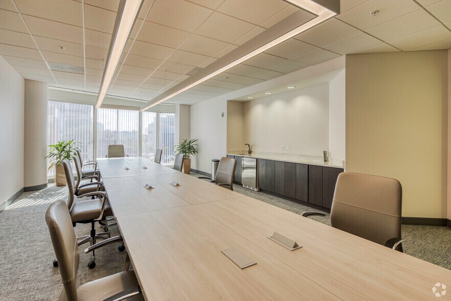 More Photos Of 100 S Ashley Dr, Tampa Office For Lease