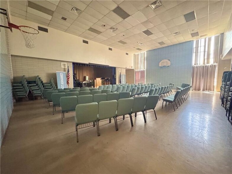 More Photos Of 831 Harrison St, New Castle Flex For Sale