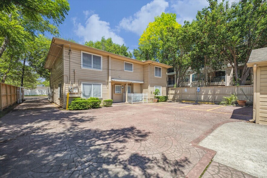 More Photos Of 5135 Edloe St, Houston Office Residential For Sale