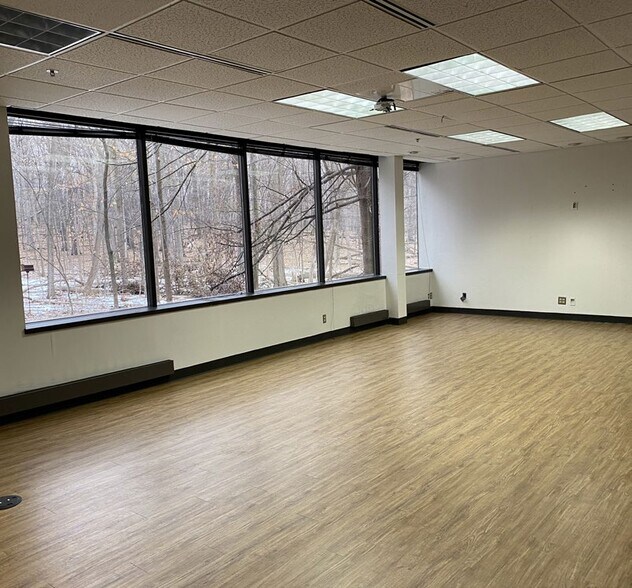 More Photos Of 13555 Bishops Ct, Brookfield Office For Lease