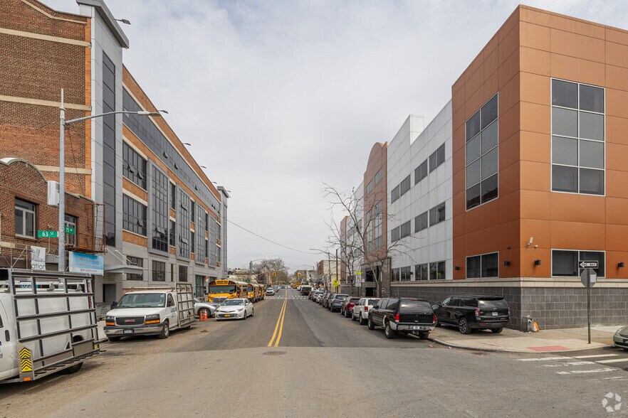 More Photos Of 6201 15th Ave, Brooklyn Office For Lease