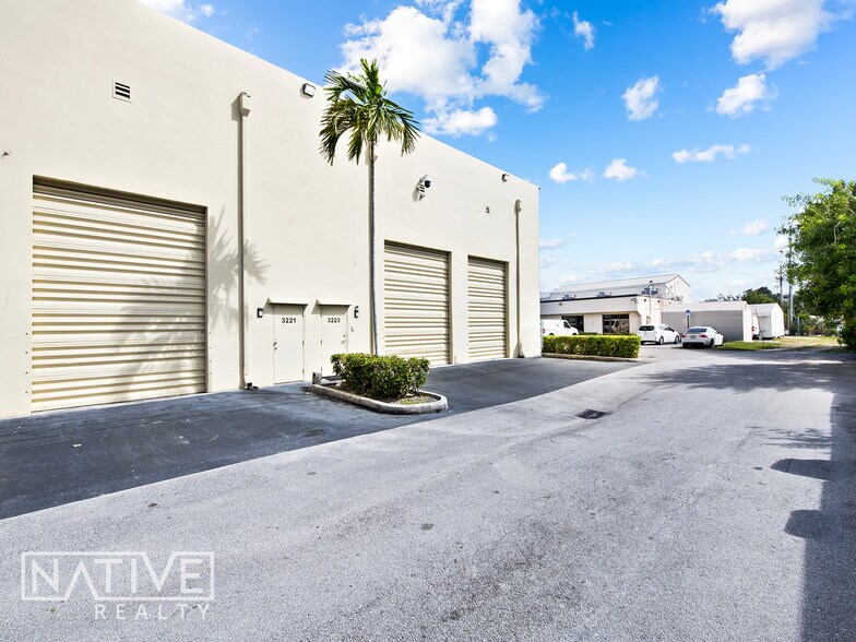 More Photos Of 3211-3225 S Andrews Ave, Fort Lauderdale Warehouse For Sale