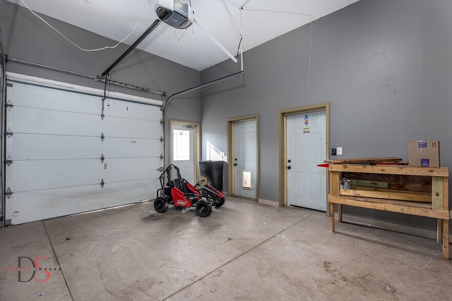 More Photos Of 611 E Dayton Rd, Ottawa Warehouse For Sale