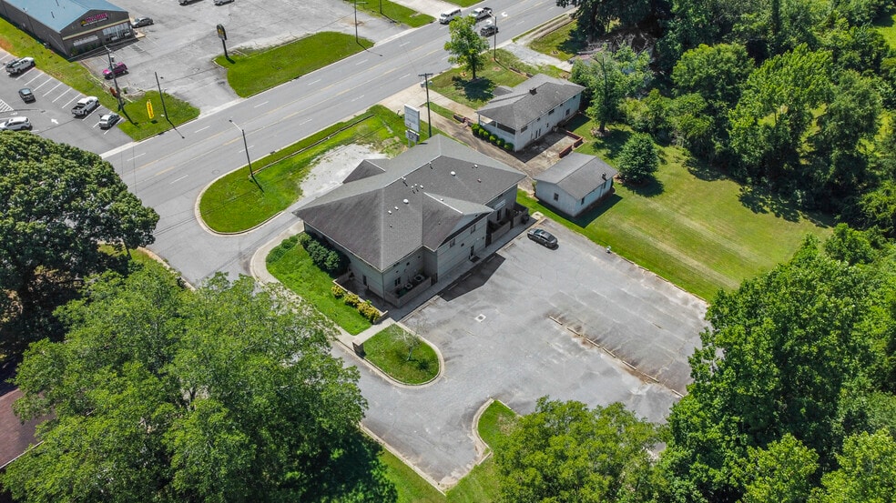 More Photos Of 2180 Northwest Blvd, Newton Medical For Sale