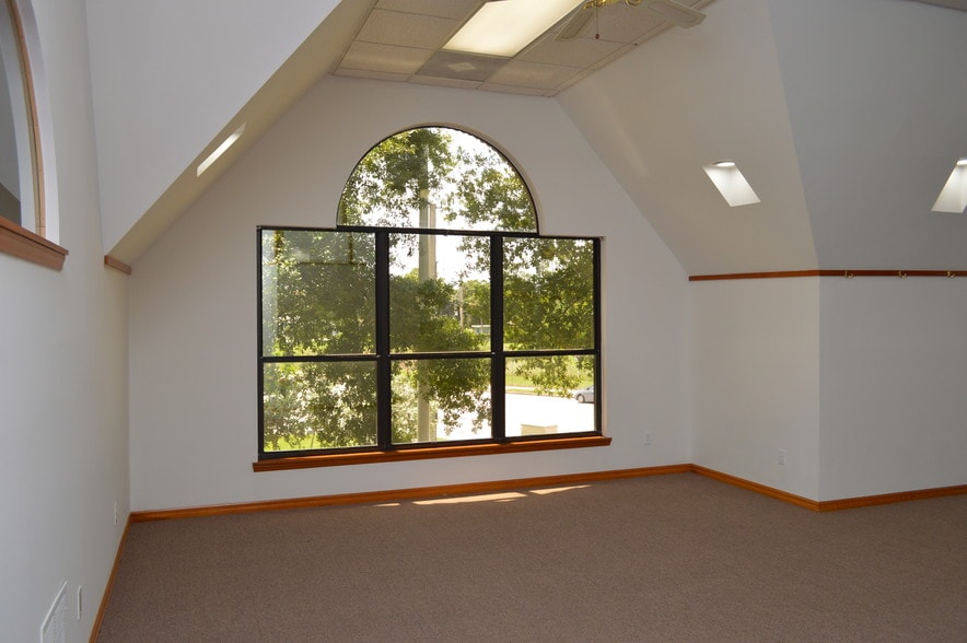 More Photos Of 300 E New Haven Ave, Melbourne Office For Sale