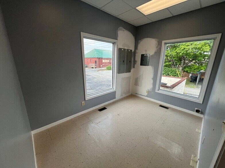 More Photos Of 201 N Oak Ave, Cookeville Medical For Lease