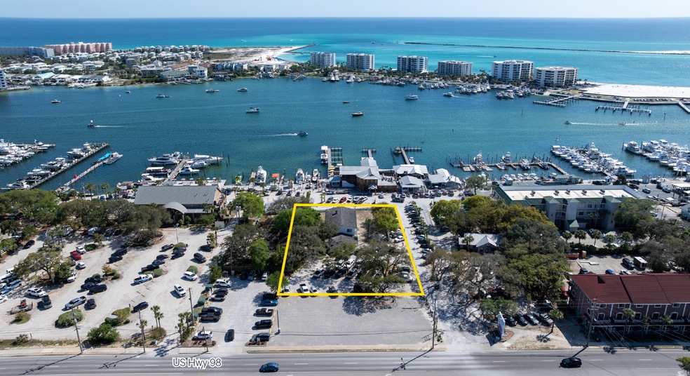 Primary Photo Of 302 Harbor Blvd, Destin Restaurant For Lease