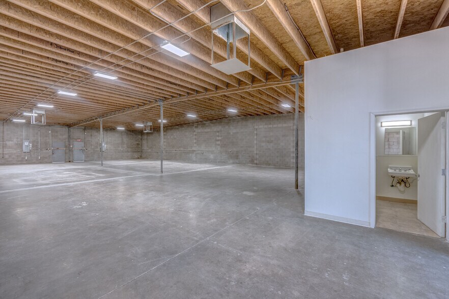 More Photos Of 1216 E Pennsylvania St, Tucson Warehouse For Lease