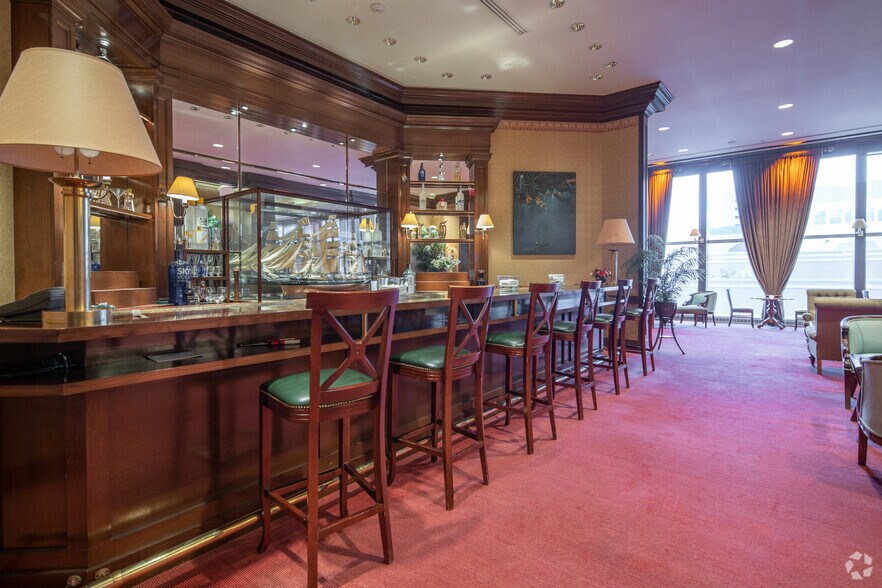 More Photos Of 301 Commerce St, Fort Worth Office For Lease