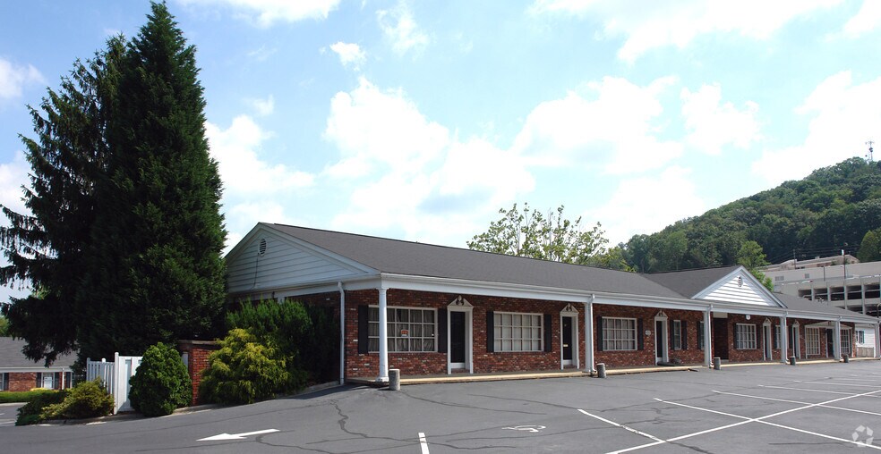 More Photos Of 4 Doctors Park, Asheville Medical For Sale