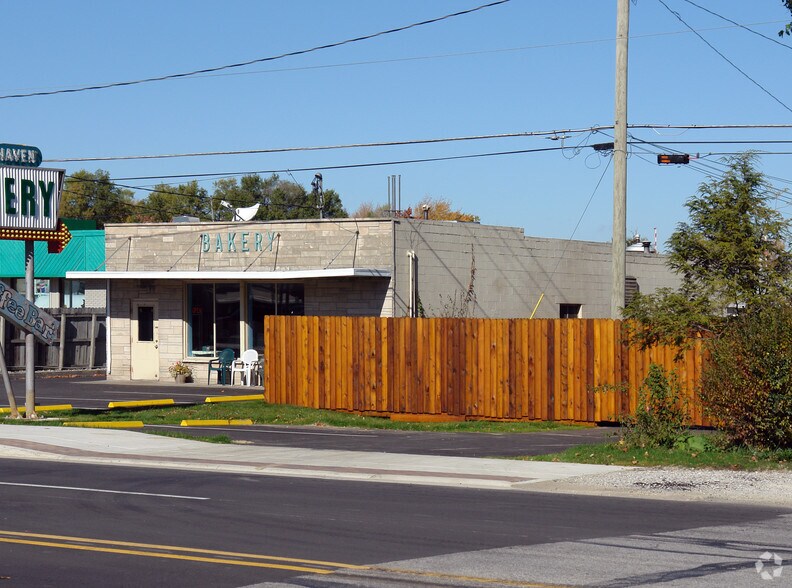 More Photos Of 915 E Lincoln Hwy, New Haven Restaurant For Sale