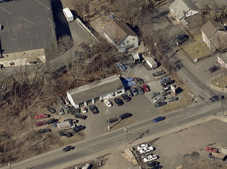 More Photos Of 615 Sumner Ave, Whitehall Auto Repair For Sale