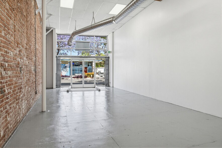More Photos Of 828 Pico Blvd, Santa Monica Storefront For Lease