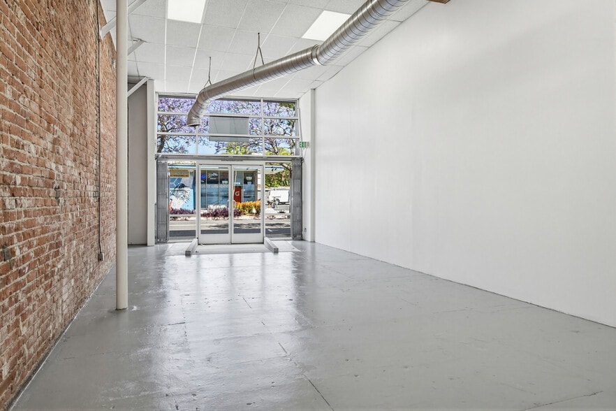 More Photos Of 828 Pico Blvd, Santa Monica Storefront For Lease