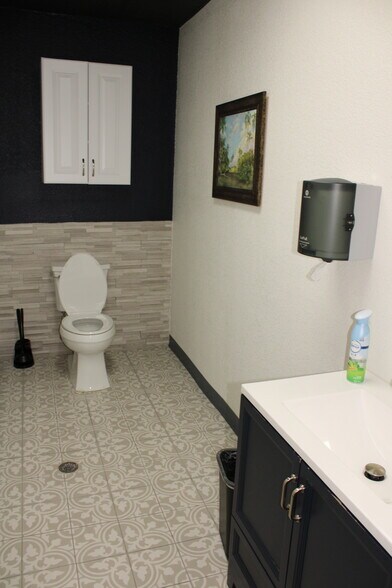 More Photos Of 706 Springdale Rd, Bedford Office For Sale