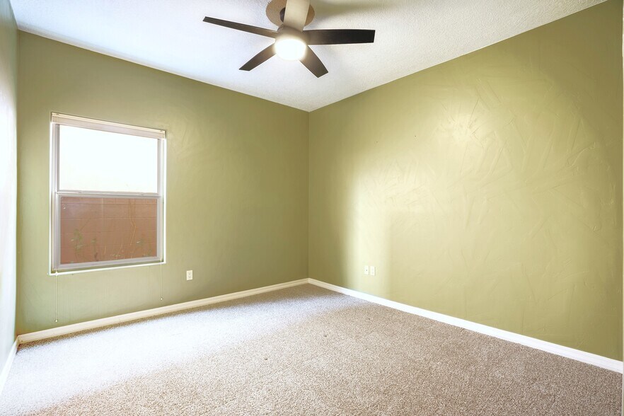 More Photos Of 4316 Beresford Ln Nw, Albuquerque Flex For Sale