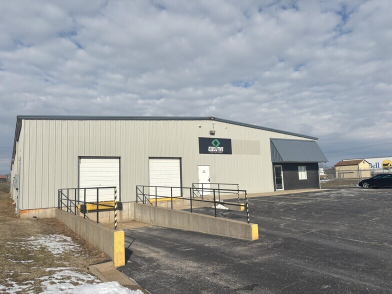 More Photos Of 4331 W CALHOUN St, Springfield Industrial For Lease