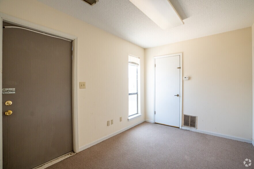 More Photos Of 1515 Huffman Rd, Center Point Unknown For Lease